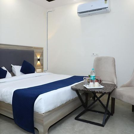 Lyf Corporate Suites - Noida Sector 19 Εξωτερικό φωτογραφία