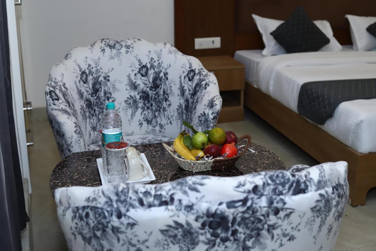 Lyf Corporate Suites - Noida Sector 19 Εξωτερικό φωτογραφία
