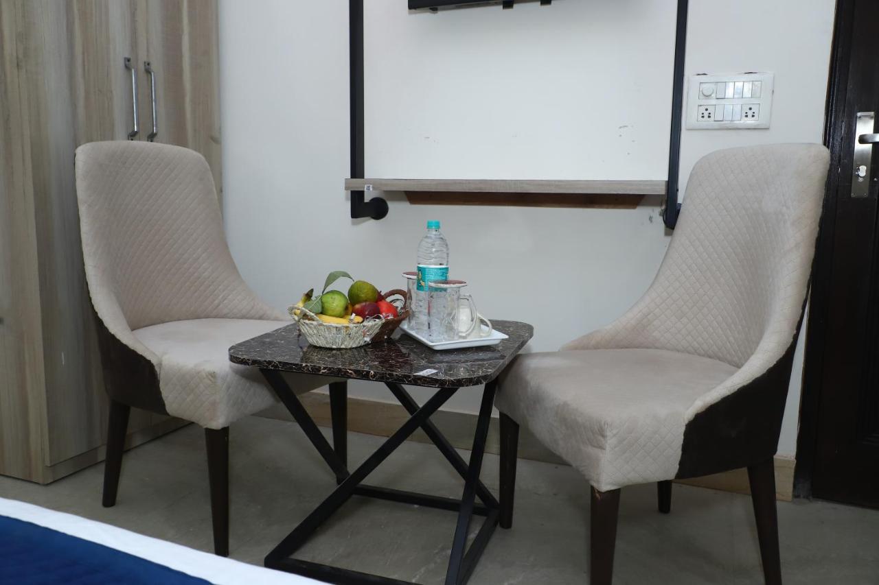 Lyf Corporate Suites - Noida Sector 19 Εξωτερικό φωτογραφία
