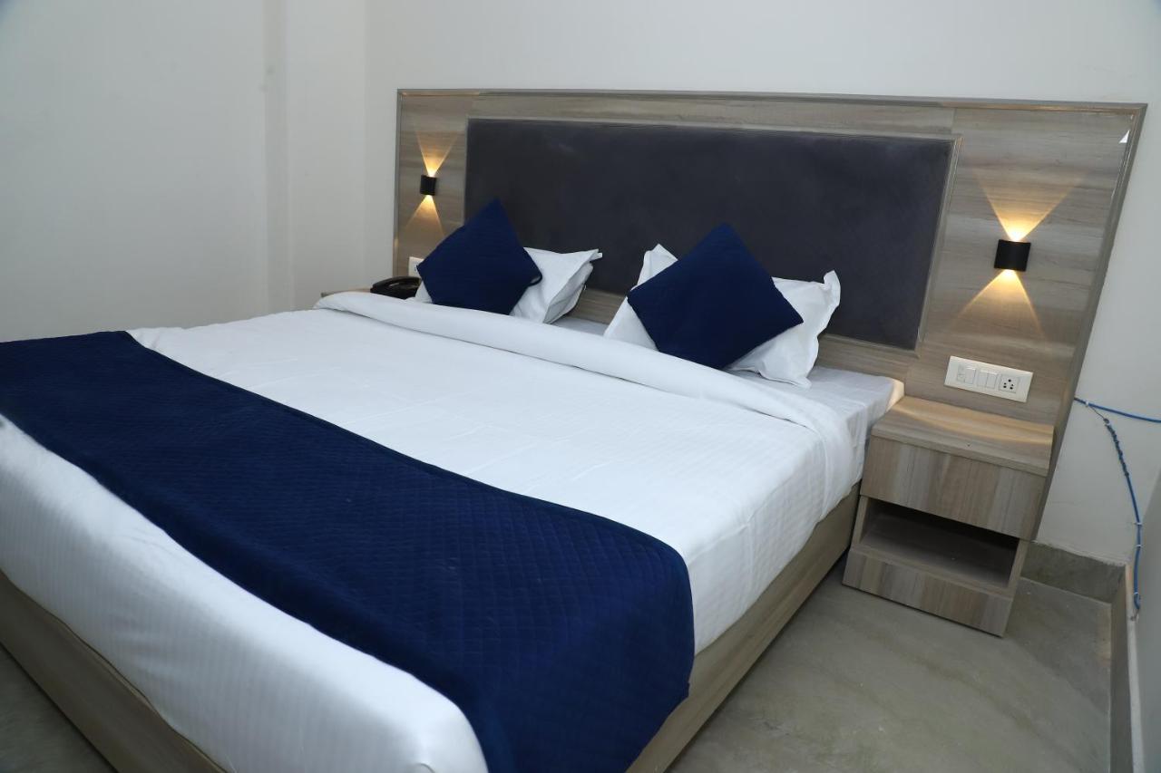 Lyf Corporate Suites - Noida Sector 19 Εξωτερικό φωτογραφία