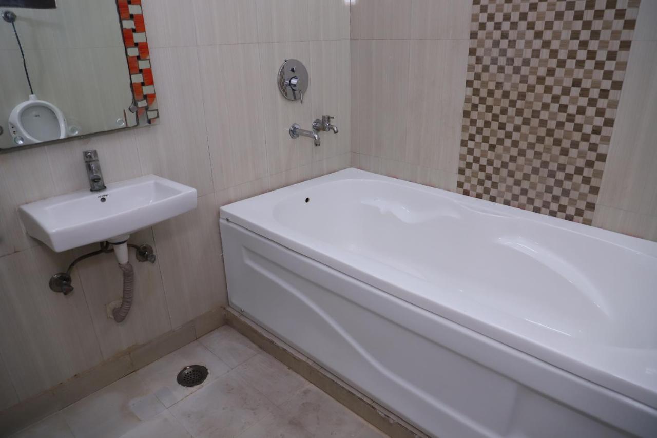Lyf Corporate Suites - Noida Sector 19 Εξωτερικό φωτογραφία