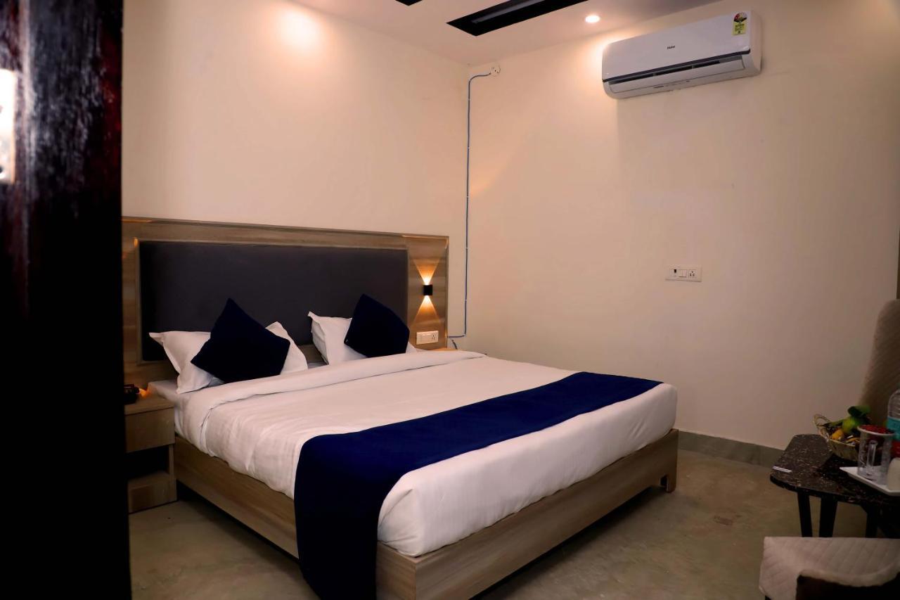 Lyf Corporate Suites - Noida Sector 19 Εξωτερικό φωτογραφία
