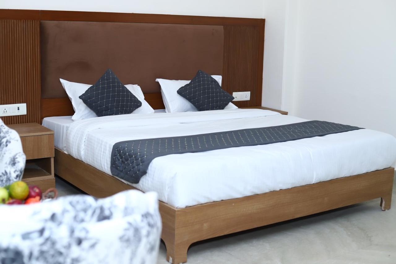 Lyf Corporate Suites - Noida Sector 19 Εξωτερικό φωτογραφία